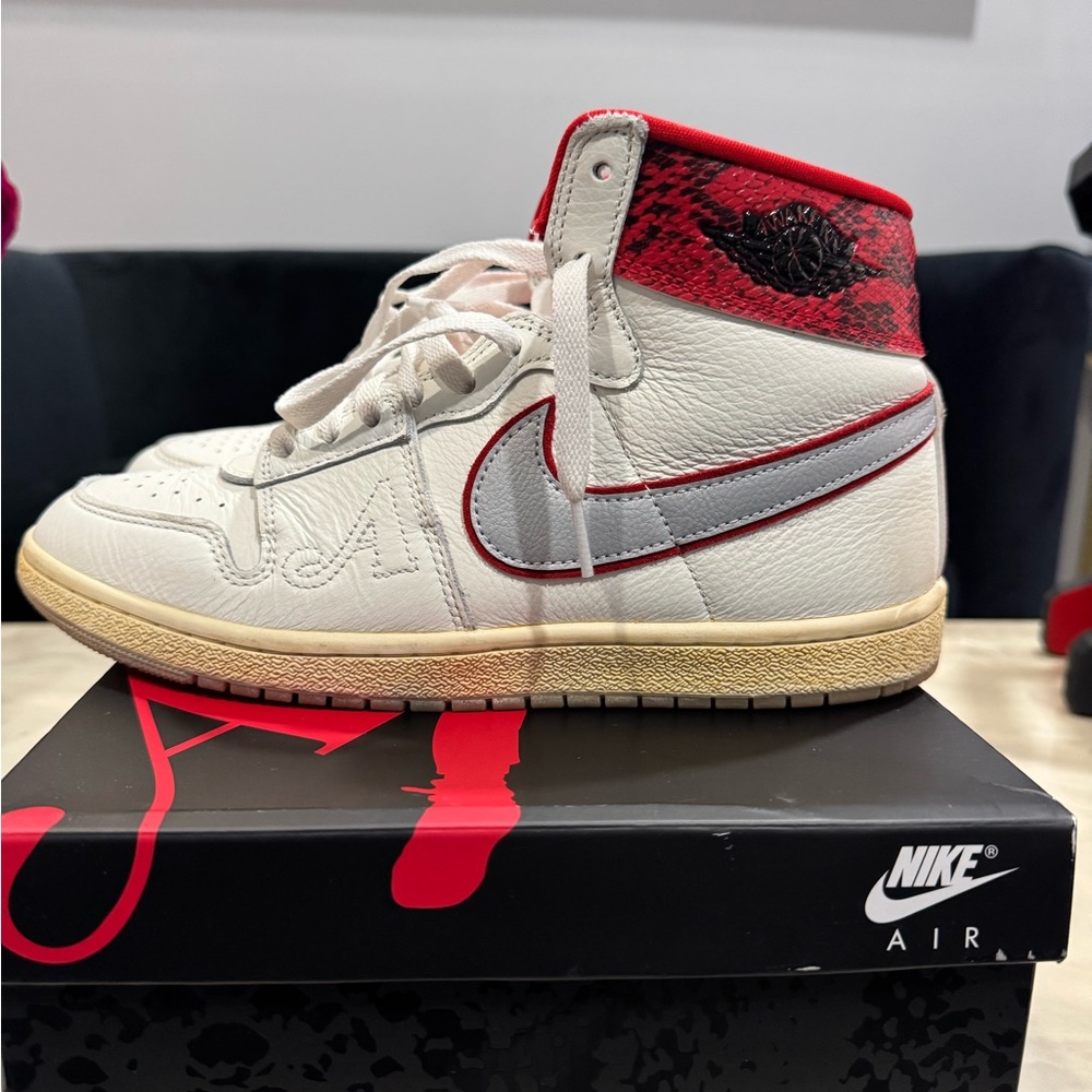Nike Air AWAKE AIR SHIP Retro High-Top Sneakers in Red and White
